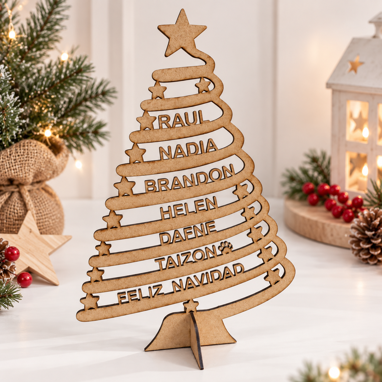 árbol de Navidad personalizado, árbol de Navidad de madera, árbol navideño personalizado, árbol de Navidad con nombres, árbol de madera con nombres, árbol Navidad familiar, árbol personalizado para familia, decoración navideña personalizada, decoración Navidad de madera, adorno de Navidad personalizado, árbol navideño de sobremesa, árbol de Navidad artesanal, árbol Navidad original, árbol Navidad decorativo, árbol personalizado con nombres familiares, regalo de Navidad personalizado, regalo para familia Nav