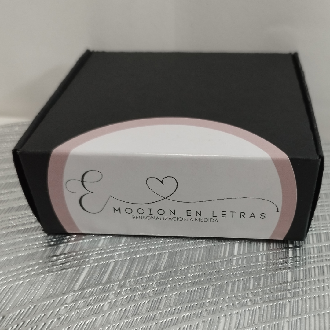 LLAVEROS PERSONALIZADOS PAREJA COGIENDOSE DE LA MANO