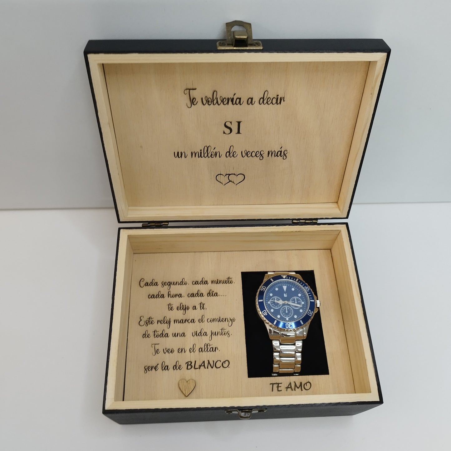 caja para reloj de compromiso,
caja para reloj personalizada, regalo novio, CAJA PARA NOVIO , RELOJ PERSONALIZADO , CAJA PARA RELOJ PERSONALIZADO NOVIO ,
caja para reloj personalizada con nombre
caja para reloj grabada con láser
caja de madera reciclada para reloj personalizada
caja para reloj regalo de aniversario
caja para reloj regalo para hombre elegante
caja personalizada para guardar reloj de lujo
caja para reloj con mensaje grabado
caja para reloj elegante de madera
caja para reloj de hombre