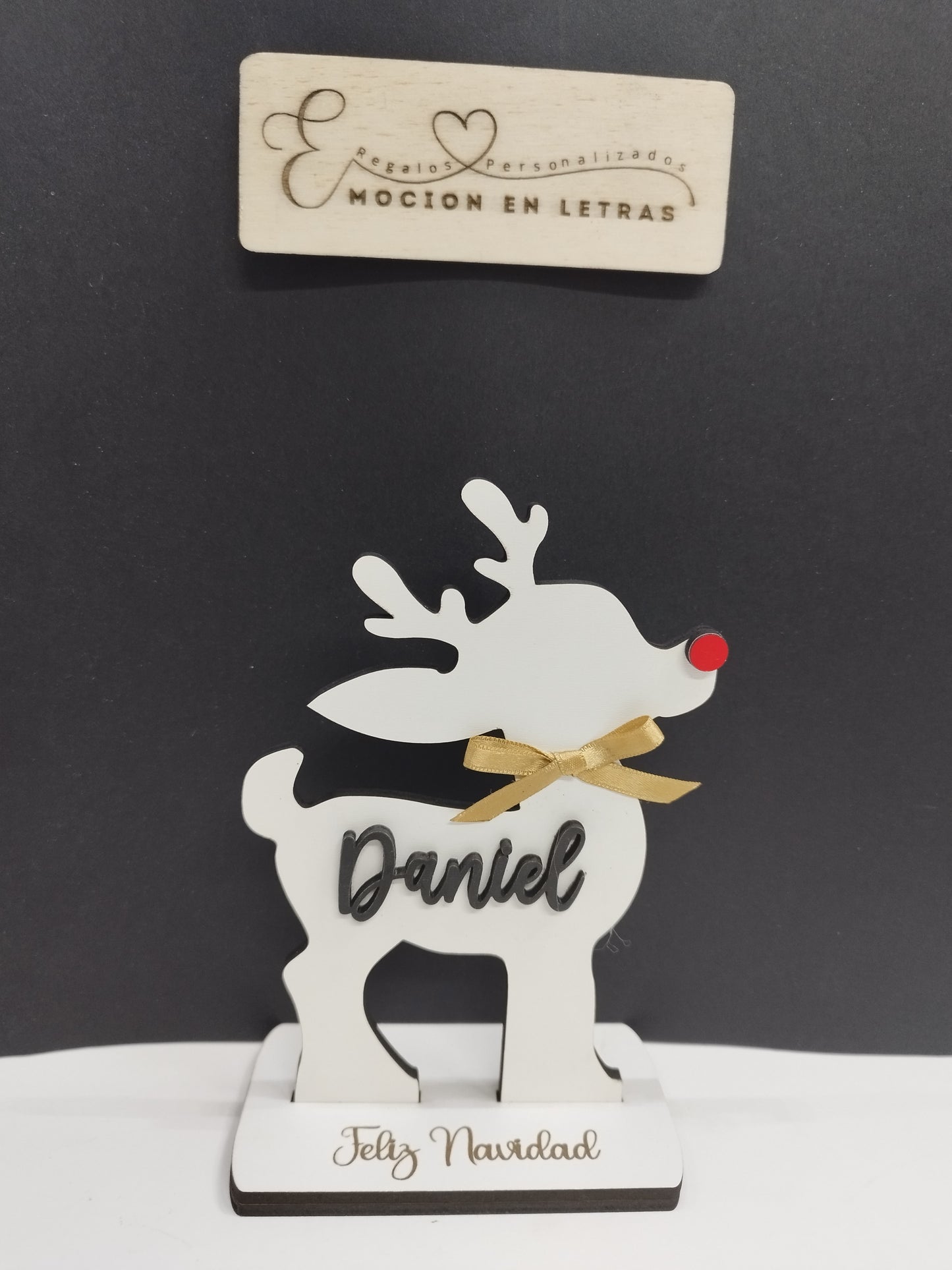 DECORACION PARA NAVIDAD, RENOS DE NAVIDAD, REGALO DE NAVIDAD , REGALO NAVIDEÑO, REGALO DE NAVIDAD PERSONALIZADO CON NOMBRE, RENOS PERSONALIZADOS, DECORACIÓN NAVIDEÑAdecoración navideña artesanal
decoración de Navidad con nombres
adorno familiar navideño
regalo personalizado de Navidad
figuras navideñas en madera DM
renos decorativos personalizados
familia de renos en madera natural
adornos personalizados para el hogar