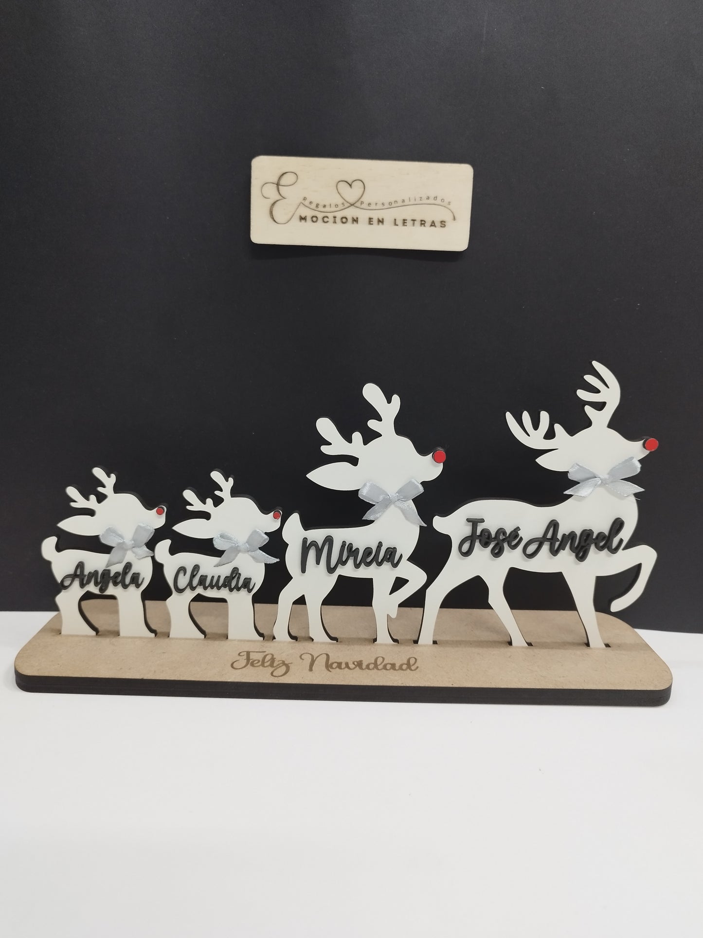 DECORACION PARA NAVIDAD, RENOS DE NAVIDAD, REGALO DE NAVIDAD , REGALO NAVIDEÑO, REGALO DE NAVIDAD PERSONALIZADO CON NOMBRES ,RENOS PERSONALIZADOS, DECORACIÓN NAVIDEÑA, FAMILIA DE RENOS PERSOBNALIZADOS