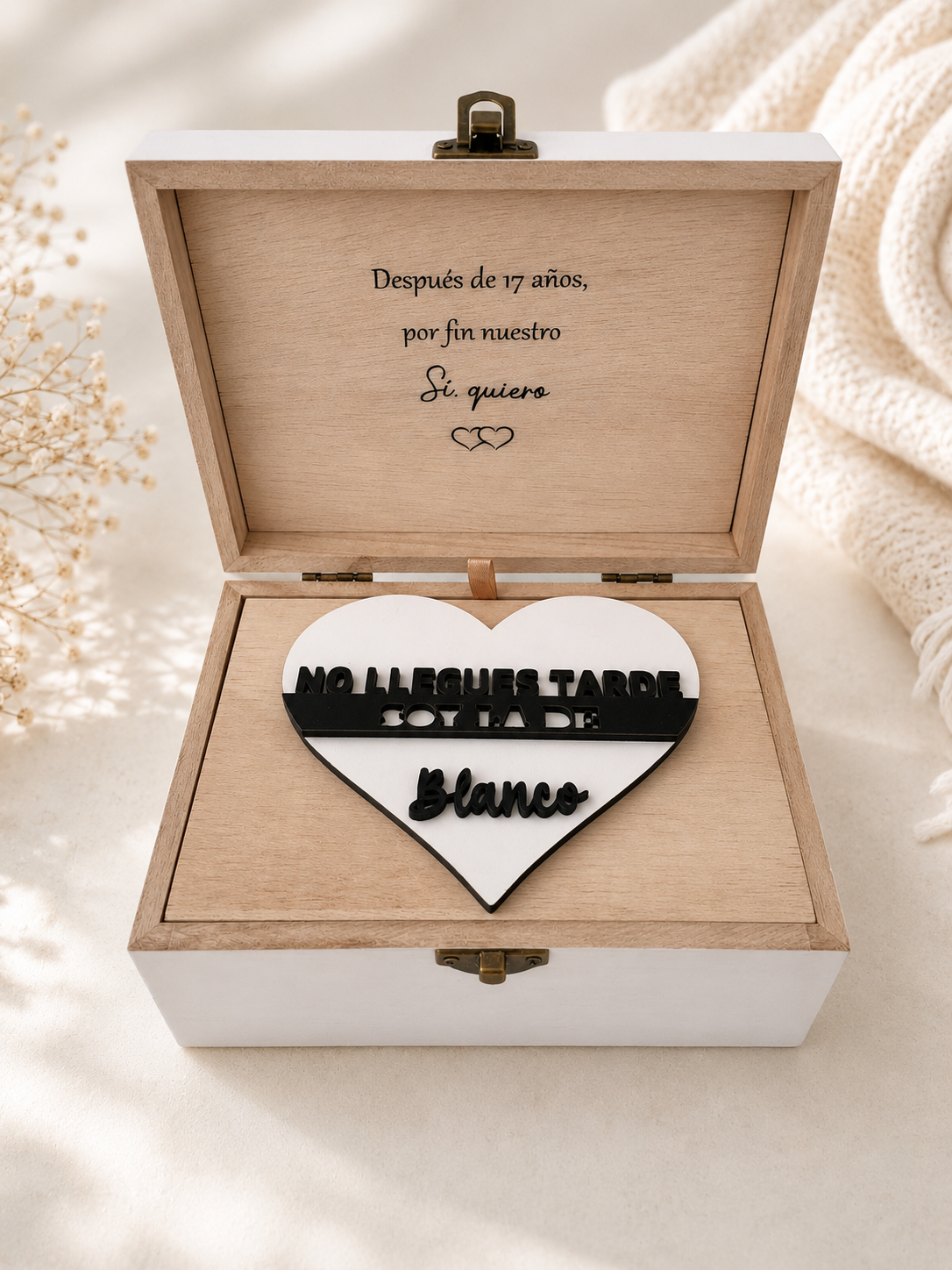 Caja de madera, caja personalizada, caja para futuro esposo, regalo para novio, regalo para futuro marido, regalo de boda, regalo para novio boda, regalo personalizado, caja regalo hombre, caja para reloj, caja para gemelos, caja para reloj y gemelos, regalo romántico, regalo de boda para hombre, detalle para novio, detalle de boda, regalo especial, regalo original, caja artesanal, caja de madera personalizada, regalo personalizado para hombre, Emoción en Letras