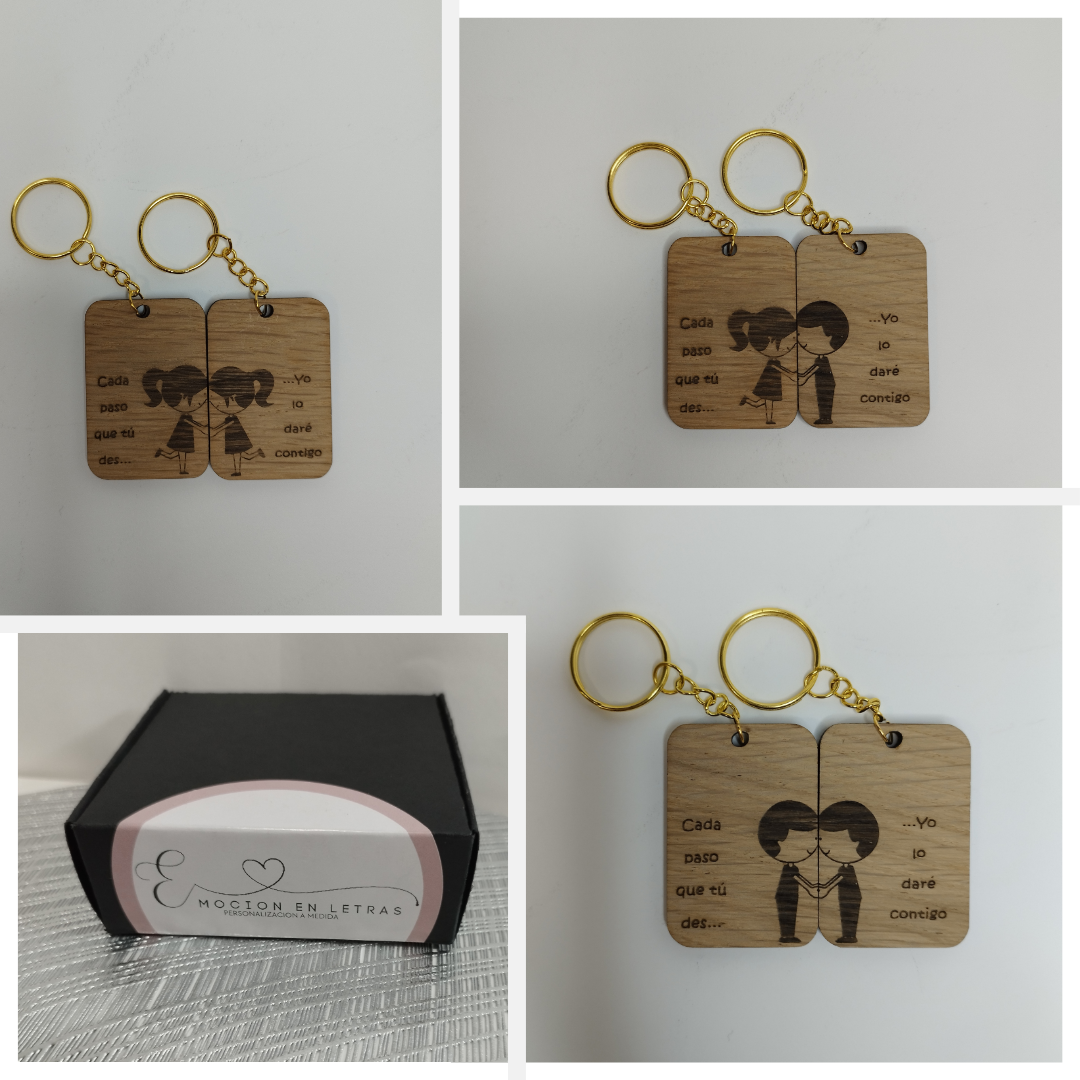 LLAVEROS PERSONALIZADOS PAREJA COGIENDOSE DE LA MANO