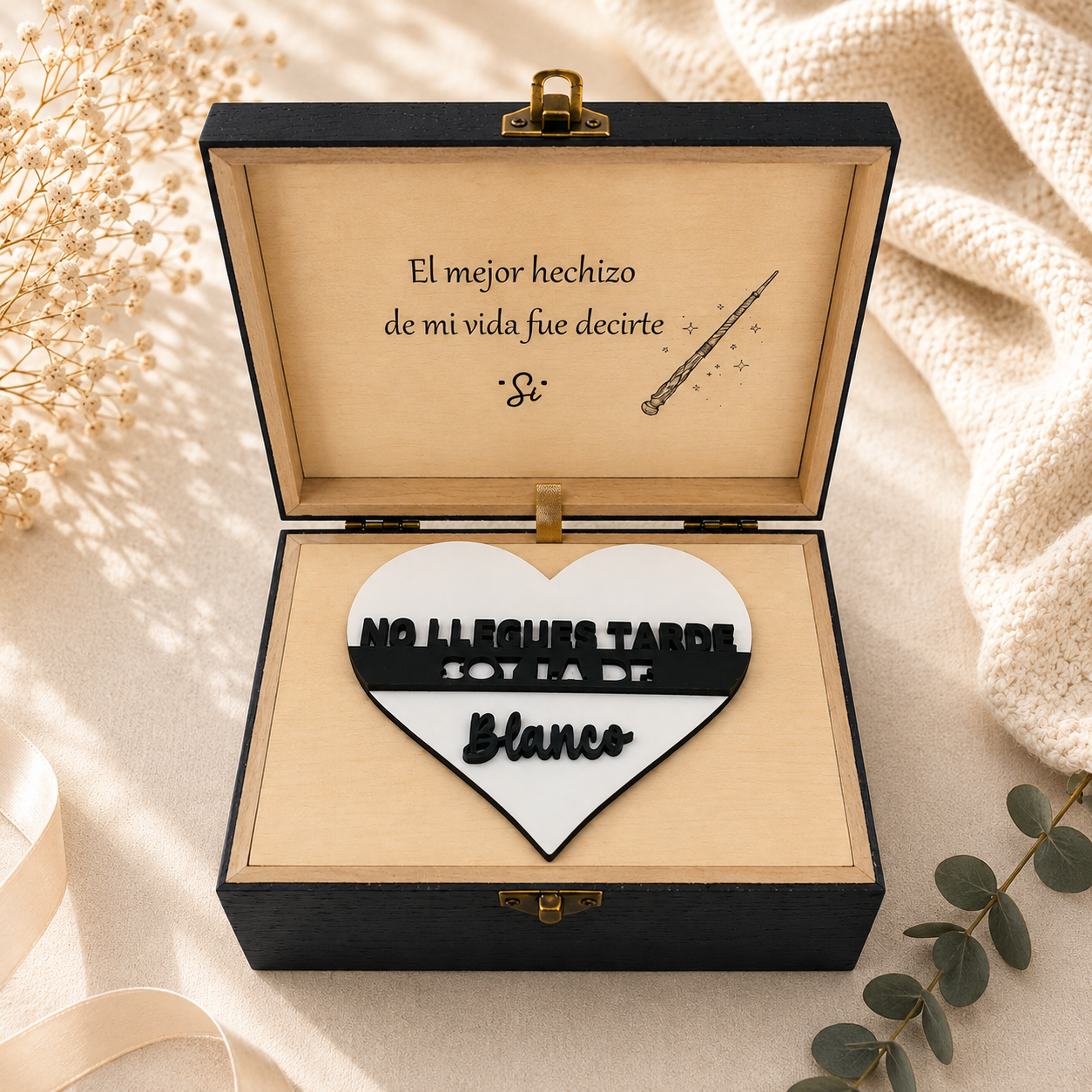 Caja de madera, caja personalizada, caja para futuro esposo, regalo para novio, regalo para futuro marido, regalo de boda, regalo para novio boda, regalo personalizado, caja regalo hombre, caja para reloj, caja para gemelos, caja para reloj y gemelos, regalo romántico, regalo de boda para hombre, detalle para novio, detalle de boda, regalo especial, regalo original, caja artesanal, caja de madera personalizada, regalo personalizado para hombre, Emoción en Letras