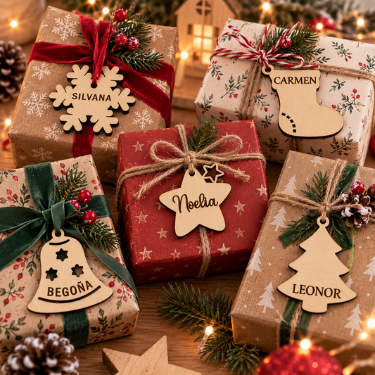 etiquetas de Navidad personalizadas, etiquetas para regalos de Navidad, etiquetas navideñas personalizadas, etiquetas de madera para regalos, etiquetas de madera personalizadas, etiquetas Navidad con nombre, etiquetas para regalos con nombre, adornos de Navidad personalizados, adornos navideños de madera, adornos de madera con nombre, etiquetas regalo madera, etiquetas navideñas de madera, decoración navideña personalizada, decoración de Navidad de madera, detalles personalizados Navidad, detalles navideños