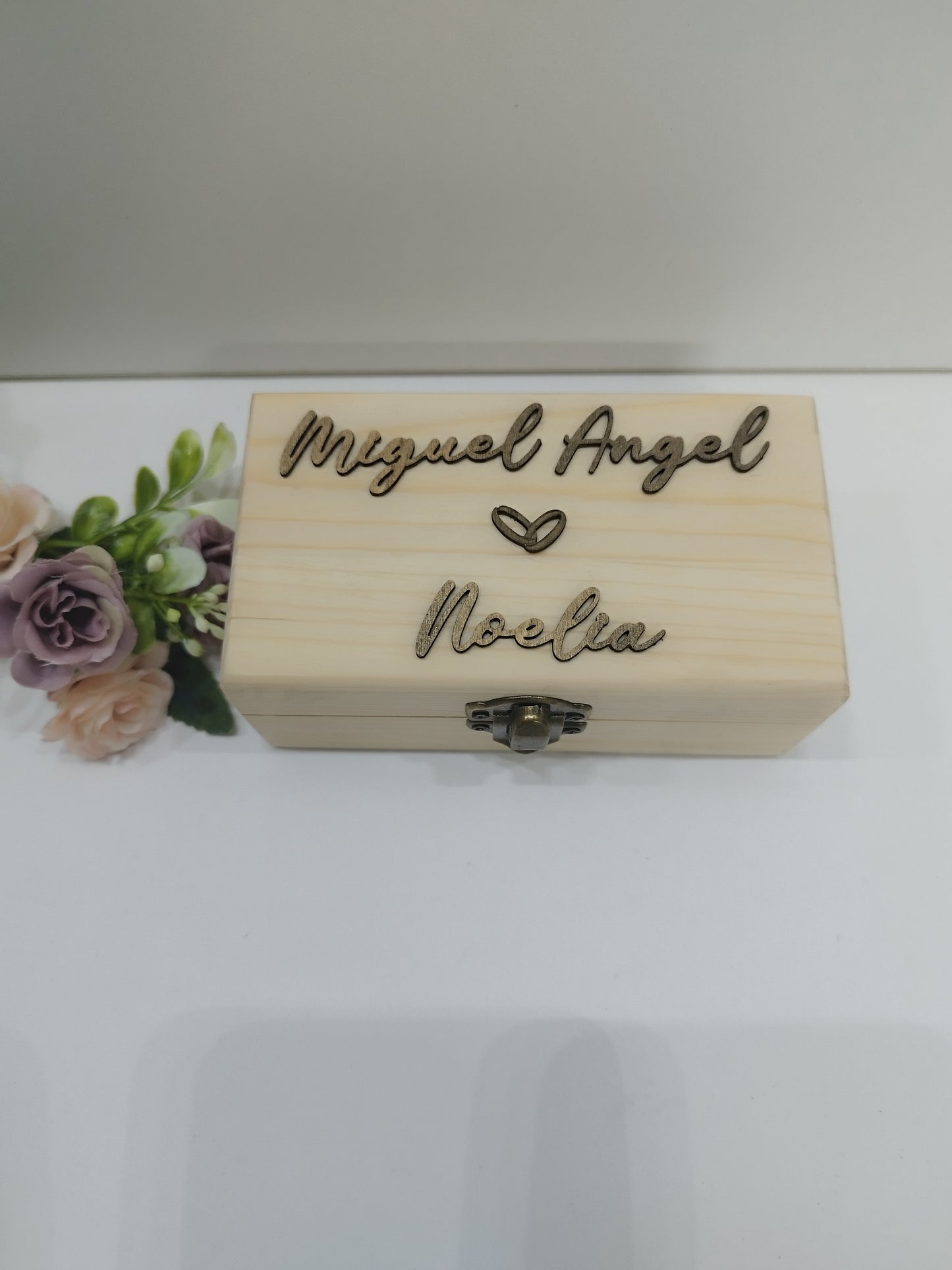 CAJA DE MADERA "PORTA ALIANZAS"  PERSONALIZADA MEDIANA