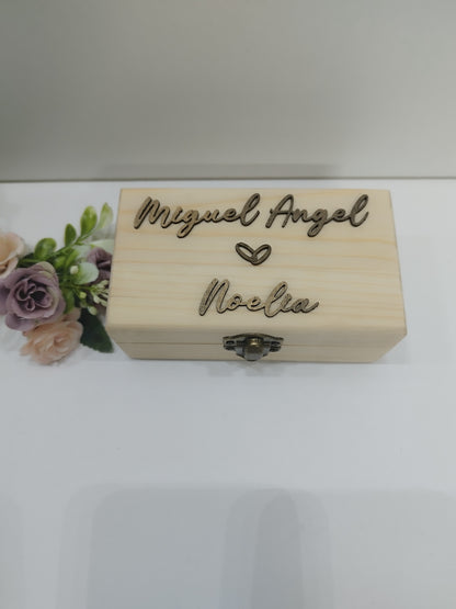 CAJA DE MADERA "PORTA ALIANZAS"  PERSONALIZADA MEDIANA