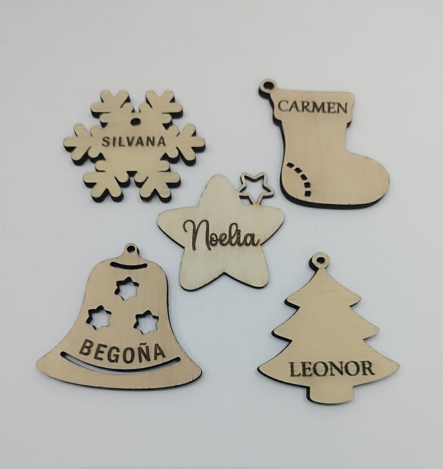 ETIQUETAS NAVIDEÑAS DE MADERA PERSONALIZADAS