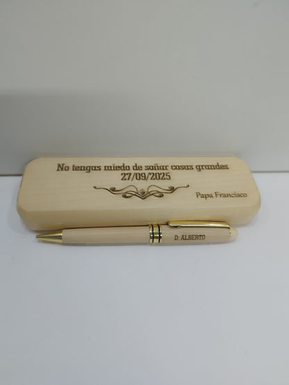 BOLÍGRAFO Y CAJA DE MADERA PARA TESTIGOS